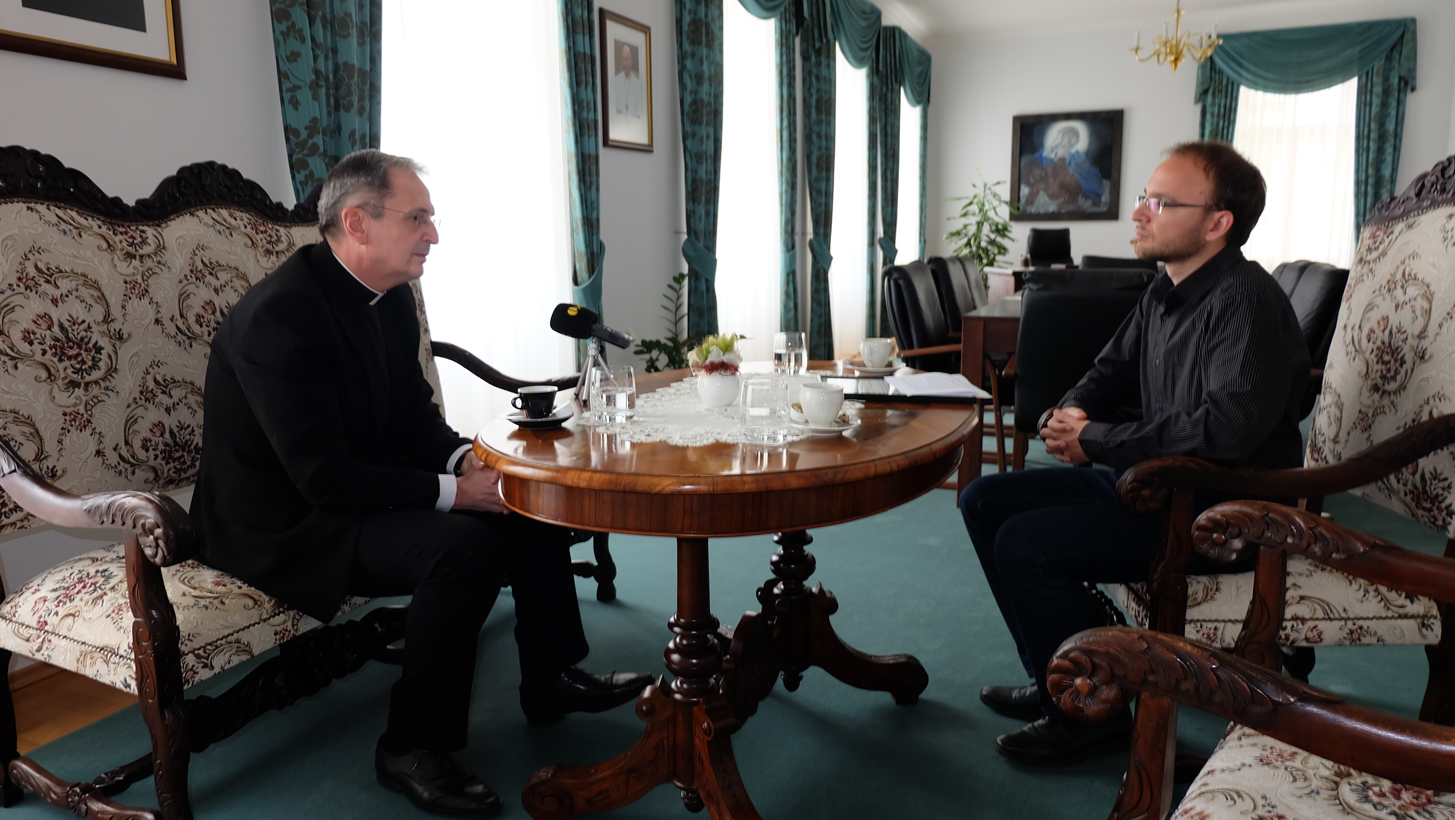 Rozhovor s otcom arcibiskupom realizoval redaktor Ivo Novák na arcibiskupskom úrade v Bratislave