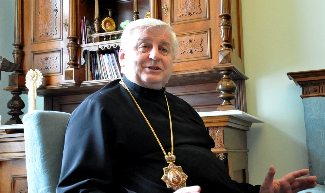 otec arcibiskup Ján Babjak sa s nami rozprával v priestoroch arcibiskupského úradu v Prešove