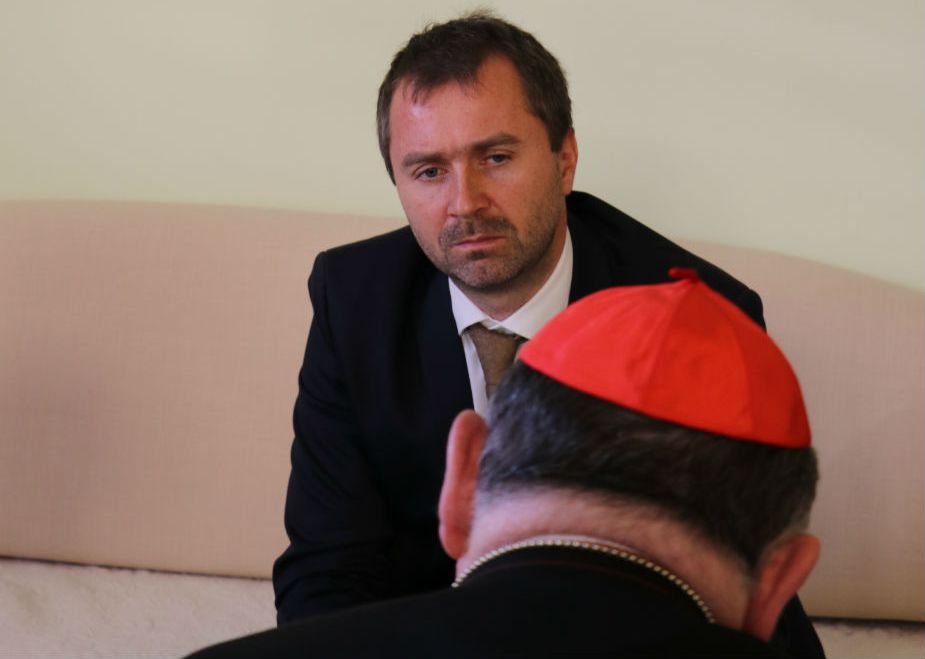 Jaroslav Daniška realizuje rozhovor s kardinálom Dominikom Dukom