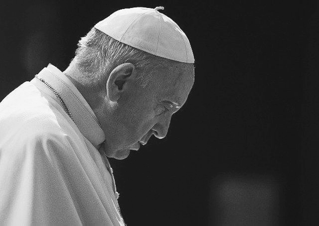 Vo veku 88 rokov zomrel Svätý Otec František