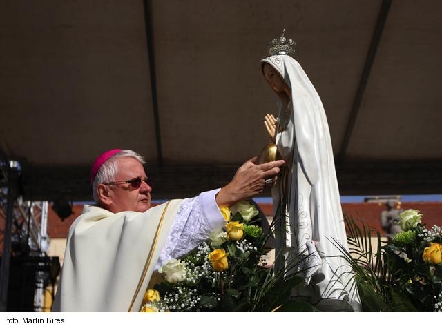 Biskup Stolárik: Modlíme sa spolu s Pannou Máriou