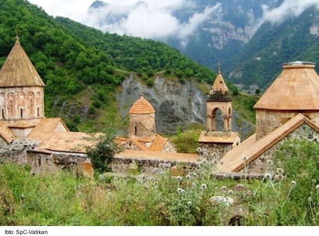 Katolícka charita pomáha utečencom z Náhorného Karabachu