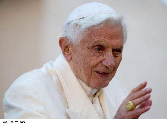 Emeritný pápež Benedikt XVI. nestratil hlas
