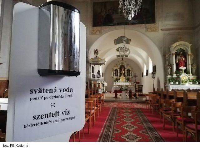 V Kostolnej pri Dunaji majú v kostole opäť svätenú vodu