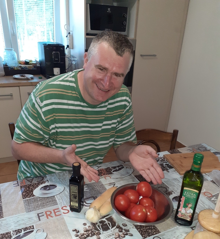 Vincentín Pavol Noga urobí studenú a chutnú paradajkovú polievku
