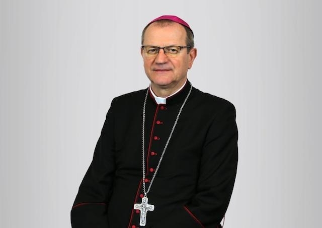 Chvála aj kritika pre nového predsedu poľskej biskupskej konferencie