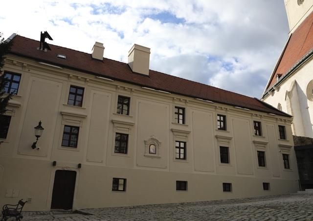 Bratislavská arcidiecéza a Farnosť svätého Martina v Bratislave úspešne ukončili rekonštrukciu historickej budovy na Rudnayovom námestí