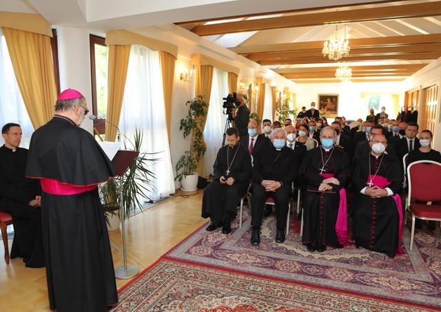 Na Apoštolskej nunciatúre ocenili vyše 40 ľudí za ich prácu na príprave pápežovej návštevy