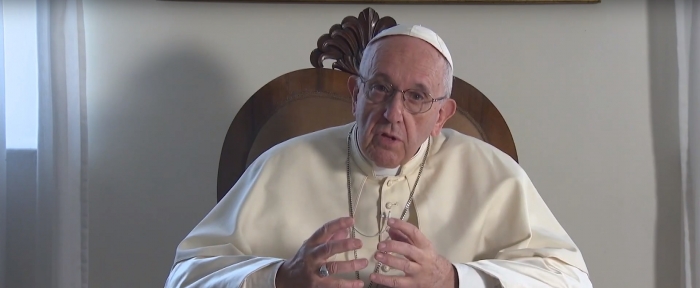 Pápež vo videoposolstve na júl: Unavení kňazi