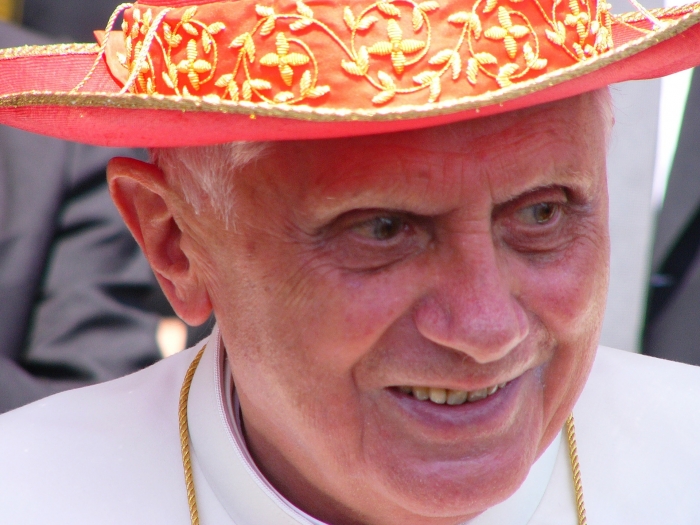 Emeritný pápež Benedikt XVI. sa dožíva 92 rokov