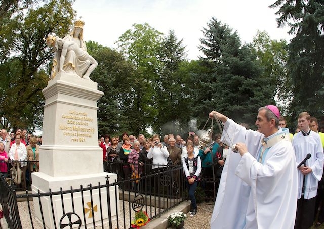 Sochu Piety v Šaštíne poškodil spadnutý strom