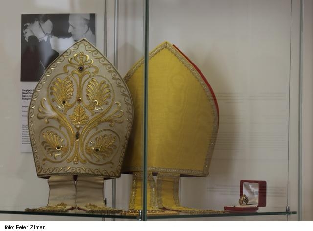 V Bratislave otvorili jedinečnú výstavu Darov pápežov pre Slovensko