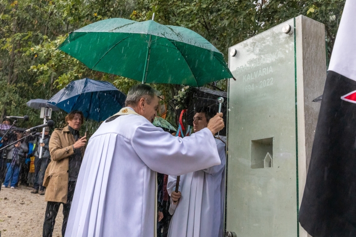 Mons. Stanislav Zvolenský požehnal základný kameň novej Krížovej cesty