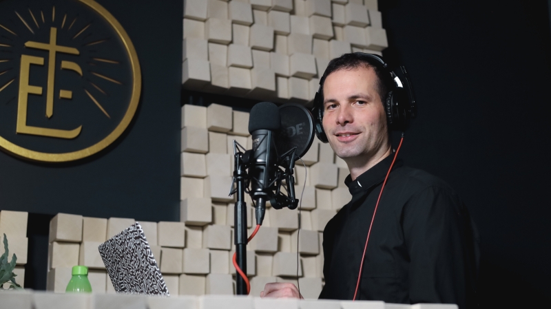Veľký úspech: Podcast „Biblia za rok“ patrí k najobľúbenejším na Slovensku