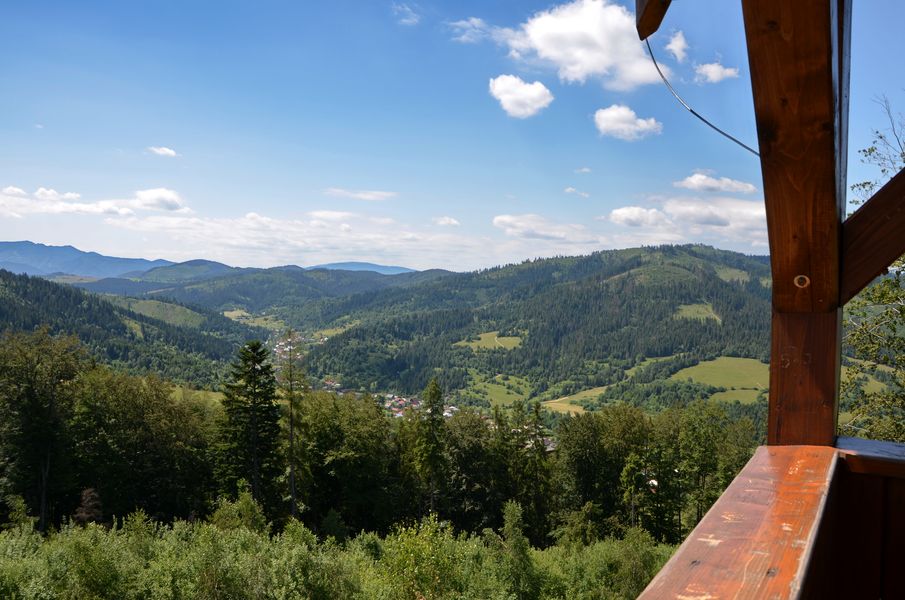 Pohľad na okolitú prírodu z vyhliadky Bobovec